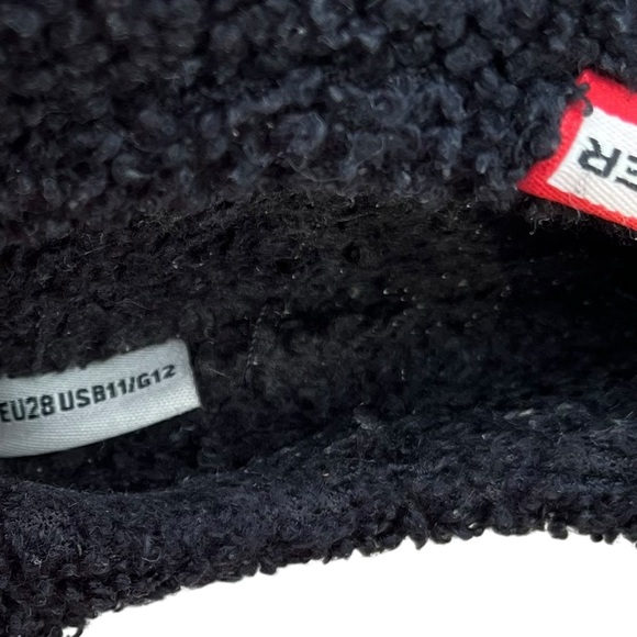 Hunter Kids black fuzzy sherpa slippers with indoor/outdoor rubber sole - Picture 3 of 9